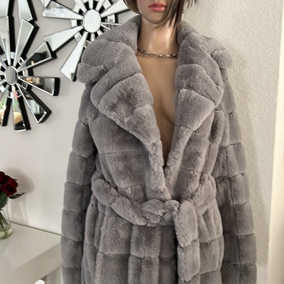 NWT (KENNETH Cole) long Faux coat size XS in very light gray - Picture 5 of 13